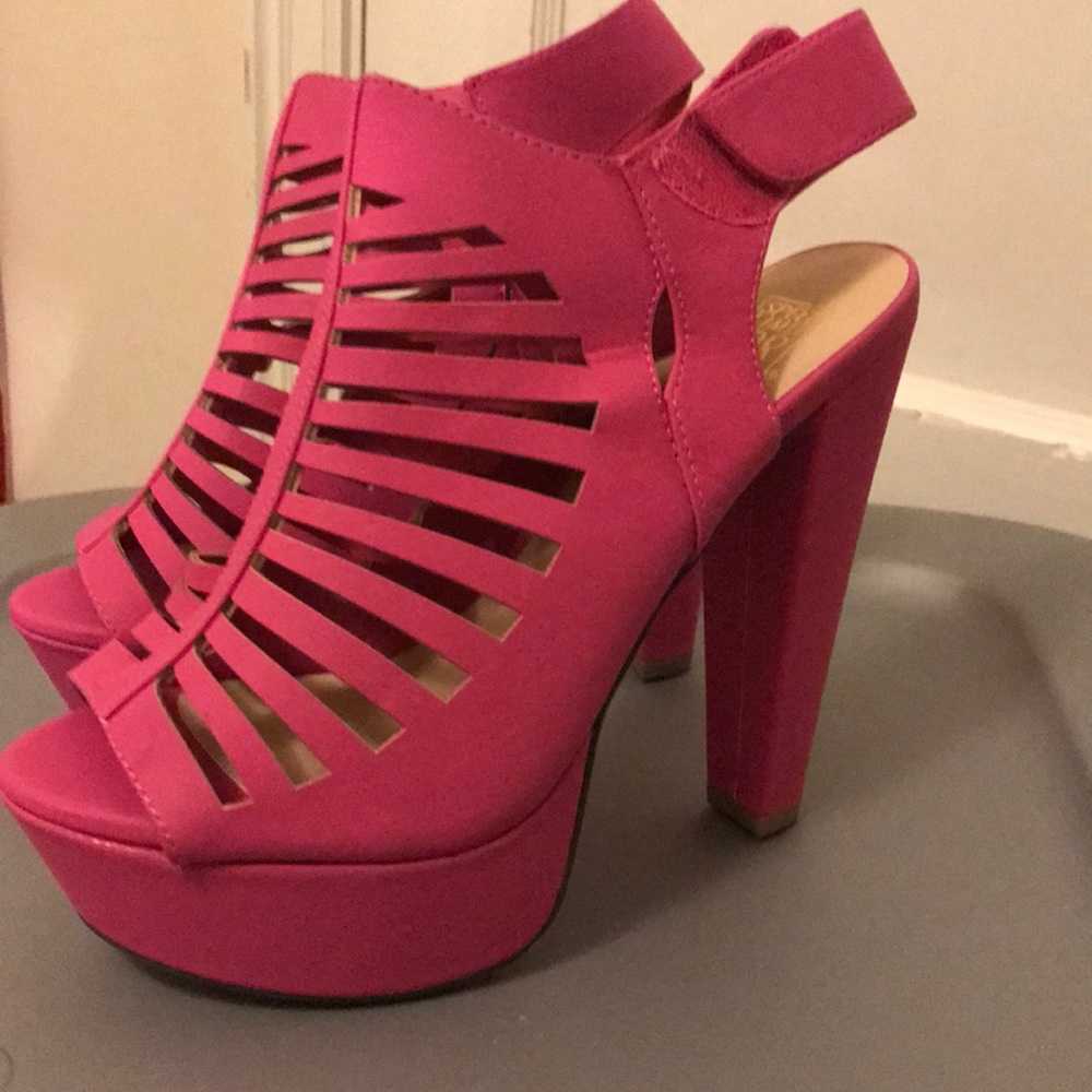 Heels - Picture 2 of 3